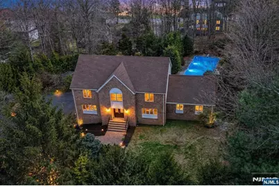 10 Knollwood Road, Upper Saddle River, NJ 07458 - Photo 1
