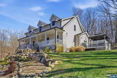 5 Laura Lane, Oakland, NJ 07436 - Photo 1