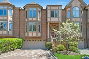 25 Victoria Pl, Fort Lee, NJ 07024 - Photo 1