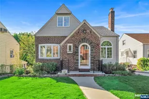 431 Van Renssalaer Ct, Ridgefield, NJ 07657 - Photo 1