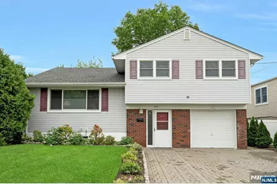 320 W Clinton Avenue, Bergenfield, NJ 07621 - Photo 1