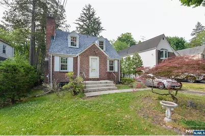125 Eastview Avenue, Leonia, NJ 07605 - Photo 1