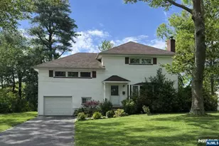 901 E Lawn Dr, Teaneck Township, NJ 07666 - Photo 1