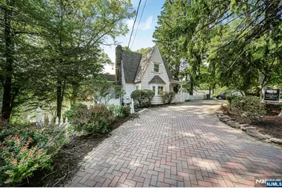716 Colonial Road, Franklin Lakes, NJ 07417 - Photo 1