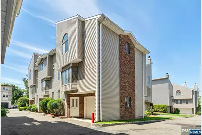 125 Roosevelt Place, Palisades Park, NJ 07650 - Photo 1