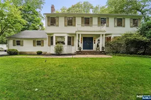 105 Deerhorn Ct, Upper Saddle River, NJ 07458 - Photo 1