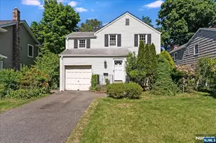566 Barnett Pl, Ridgewood, NJ 07450 - Photo 1