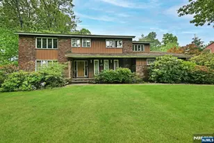 9 Lyncrest Dr, Paramus, NJ 07652 - Photo 1