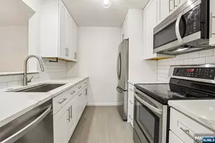 100 Crown Ct 471, Edgewater, NJ 07020 - Photo 1
