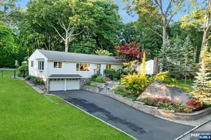 195 Overlook Pl, Mahwah, NJ 07430 - Photo 1