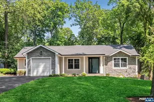 5 Blanchfield Ct, Ho Ho Kus, NJ 07423 - Photo 1