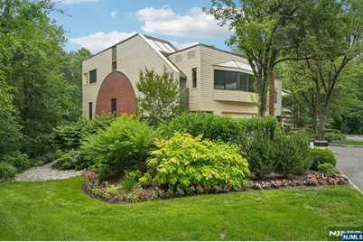 25 Daniel Court, Ridgewood, NJ 07450 - Photo 1