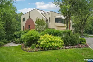 25 Daniel Ct, Ridgewood, NJ 07450 - Photo 1