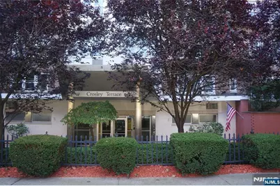 2160 Center Avenue 4M #4M, Fort Lee, NJ 07024 - Photo 1