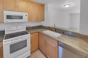 7405 Charmant Dr, San Diego, CA 92122 - Photo 9