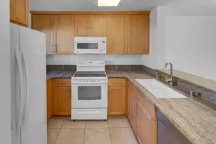 7405 Charmant Dr, San Diego, CA 92122 - Photo 7