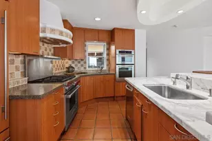 5716 Dolphin Pl, La Jolla, CA 92037 - Photo 21