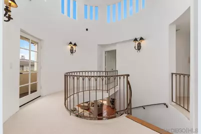  5716 Dolphin Pl, La Jolla, CA 92037 - Photo 33