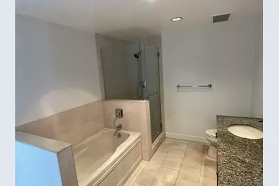  700 W Harbor #2501, San Diego, CA 92101 - Photo 17