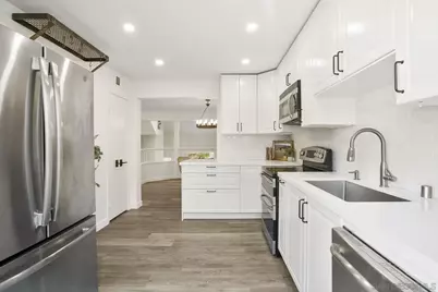  3275 Caminito Eastbluff #203, La Jolla, CA 92037 - Photo 7