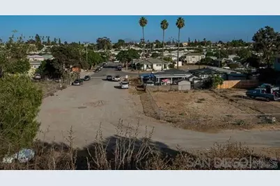  811 S 32nd St, San Diego, CA 92113 - Photo 3