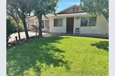  904 Salvador Guilin St, Calexico, CA 92231 - Photo 11