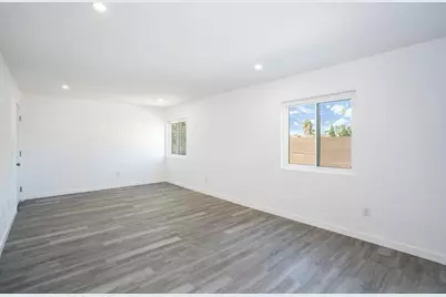  956 S 45th St, San Diego, CA 92113 - Photo 5