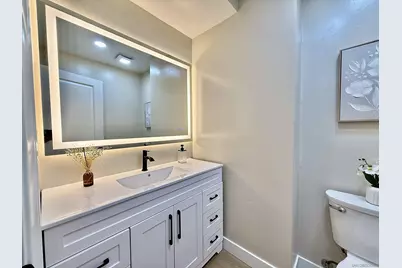  370 Rosecrans St #302, San Diego, CA 92106 - Photo 27