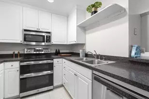 750 State St, San Diego, CA 92101 - Photo 9