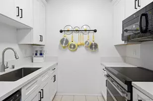 8310 Regents Rd, San Diego, CA 92122 - Photo 9