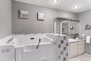 2552 Navarra Dr, Carlsbad, CA 92009 - Photo 17