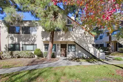  387 N Melrose Dr #D, Vista, CA 92083 - Photo 3