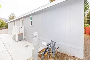 22899 Byron Rd, Crestline, CA 92325 - Photo 21
