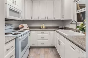 7779 Camino Glorita, San Diego, CA 92122 - Photo 3