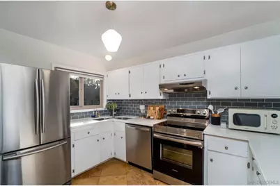  3290 Loma Riviera Dr, San Diego, CA 92110 - Photo 11