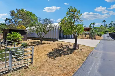  974 Via Hillview, Fallbrook, CA 92028 - Photo 9