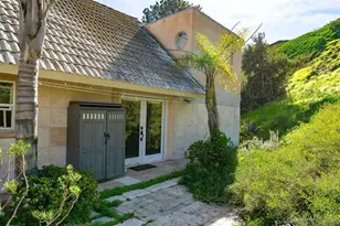 5628 Desert View Dr, La Jolla, CA 92037 - Photo 11