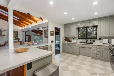  1051 Crest View Rd, Vista, CA 92081 - Photo 9