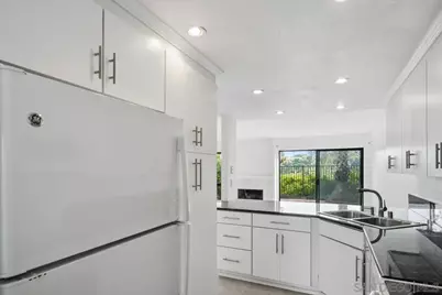  8725 Caminito Abrazo, La Jolla, CA 92037 - Photo 23