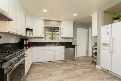  730 Lonsdale Ln, Vista, CA 92084 - Photo 9