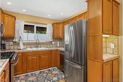  10209 Princess Sarit Way, Santee, CA 92071 - Photo 9