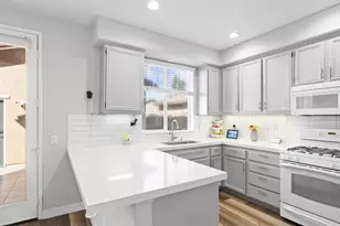 28327 TRIESE St, Murrieta, CA 92563 - Photo 9