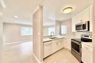 7405 Charmant Dr, San Diego, CA 92122 - Photo 3