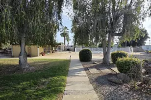 322 E 7th St, San Jacinto, CA 92583 - Photo 3