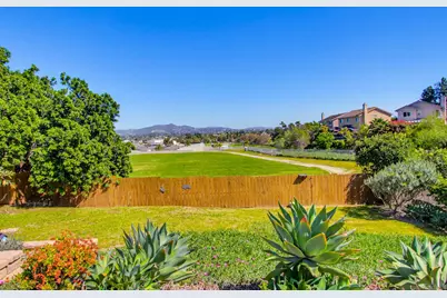  810 Anns Way, Vista, CA 92083 - Photo 31