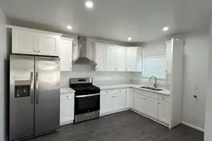 325 W 83rd St, Los Angeles, CA 90003 - Photo 3