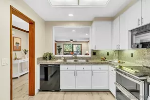 8870 Villa La Jolla Dr, La Jolla, CA 92037 - Photo 27