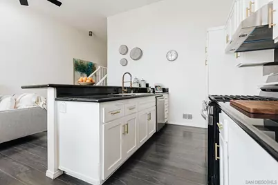  4652 Don Lorenzo Dr #A, Los Angeles, CA 90008 - Photo 13