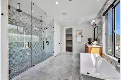  6344 La Pintura Dr, La Jolla, CA 92037 - Photo 17