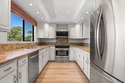  835 E Ave #B, Coronado, CA 92118 - Photo 13